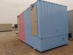 حاوية شحن معدنية ازرق مجهزة كمكتب موقع بأبواب