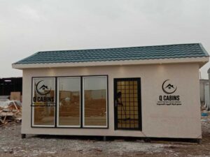 بركس اسمنت بورد بسقف قرميد وباب إداري أسود