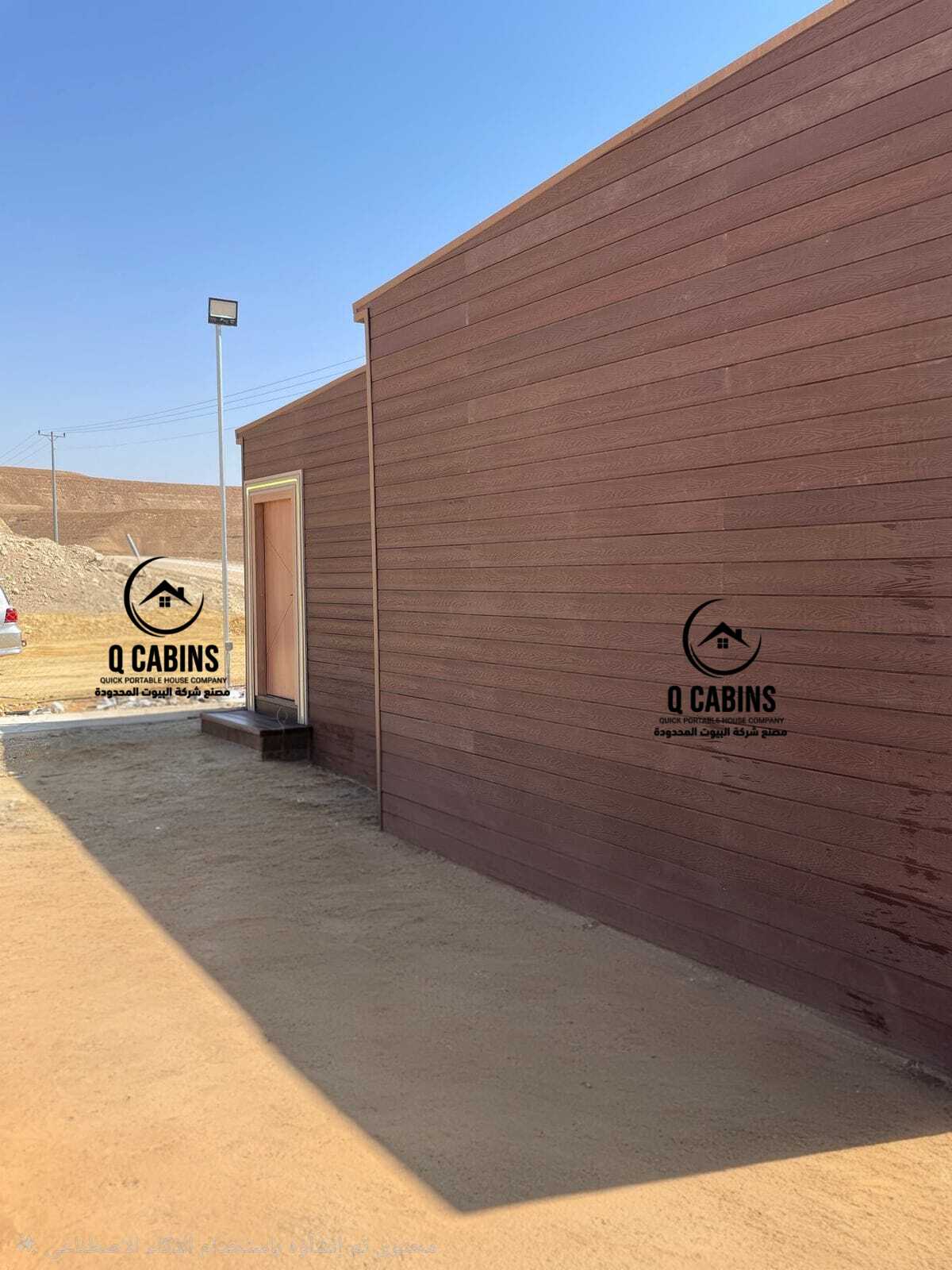 بركس مربع جاهز بتشطيب خارجي من ألواح بديل الخشب المرتفعة